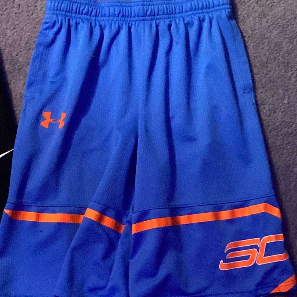 Under armor Steph curry basketball shorts size XL kids (size medium mens)